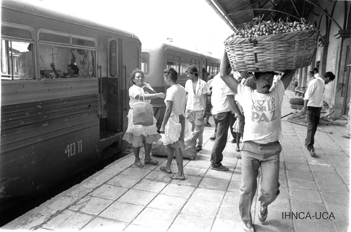 people at station ferrocarril Nicaragua
