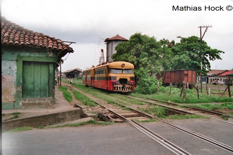 autocarril 4011 en Leon, Nicaragua