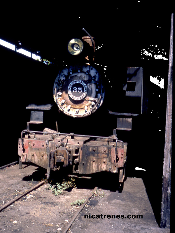 Locomotora No.35 Nicaragua Ferrocarril de frente vulcan #4771