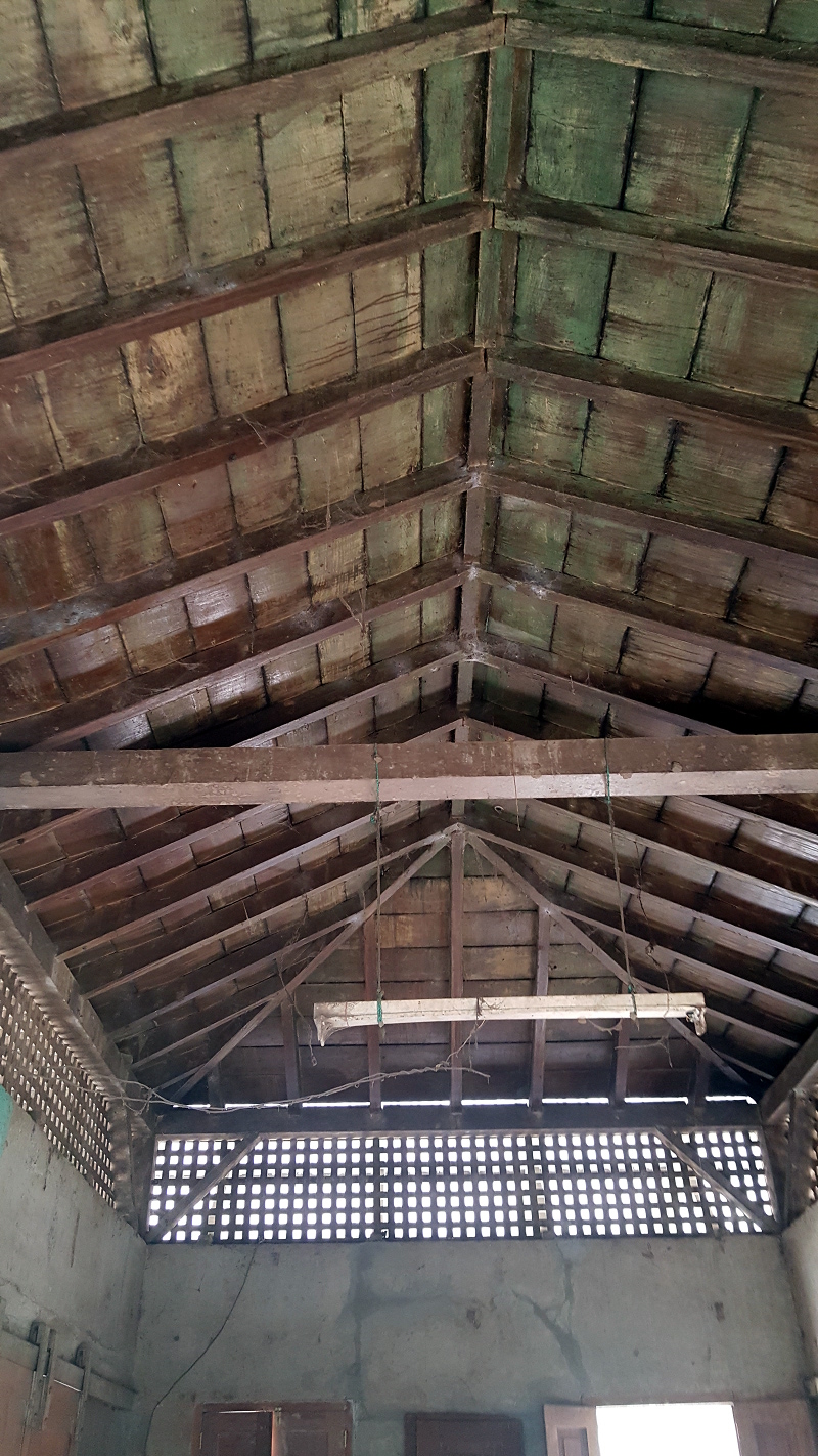 railroad station Los Brasiles, Nicaragua. nicatrenes,inside.whole.roof