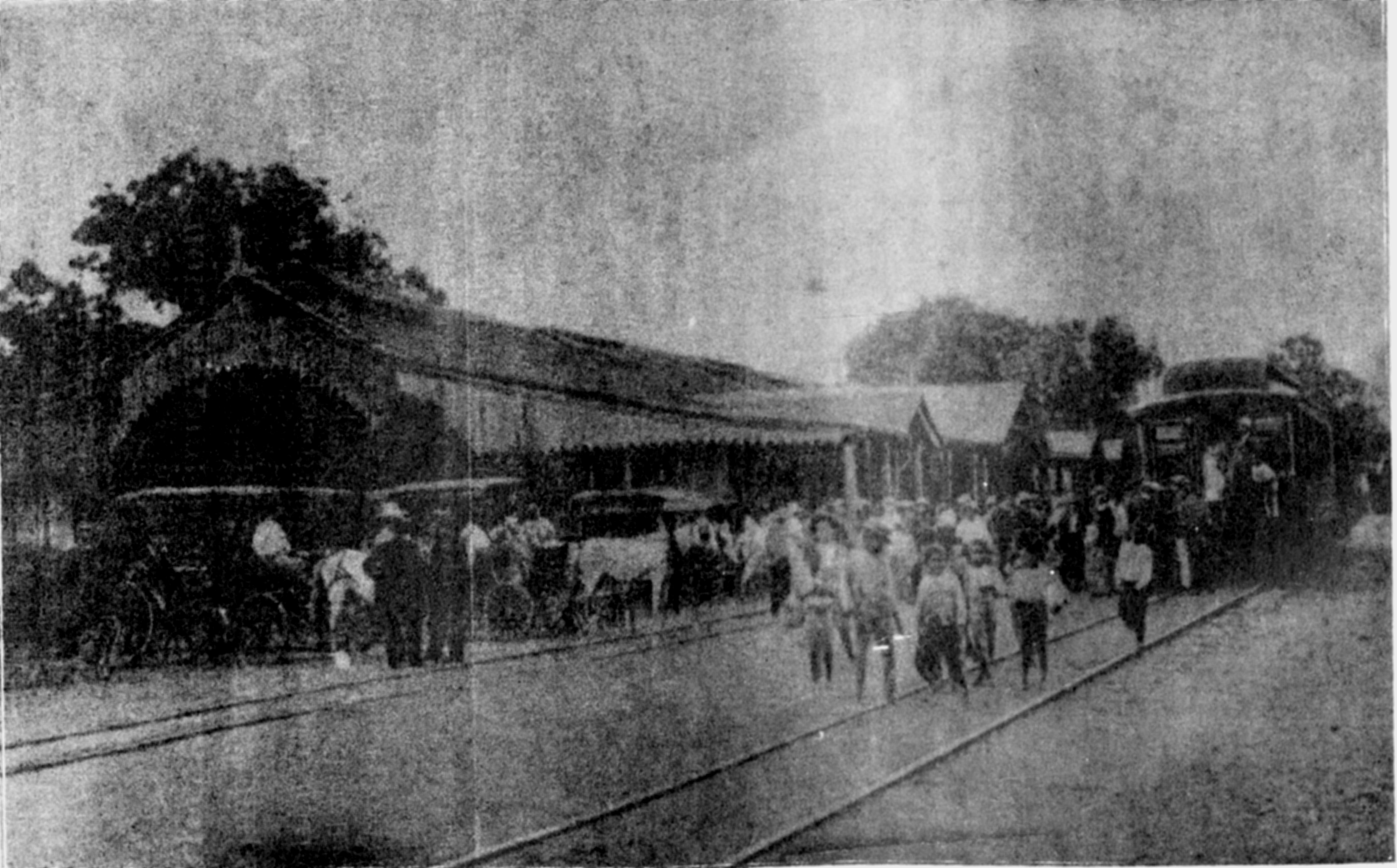 old picture of Leon station