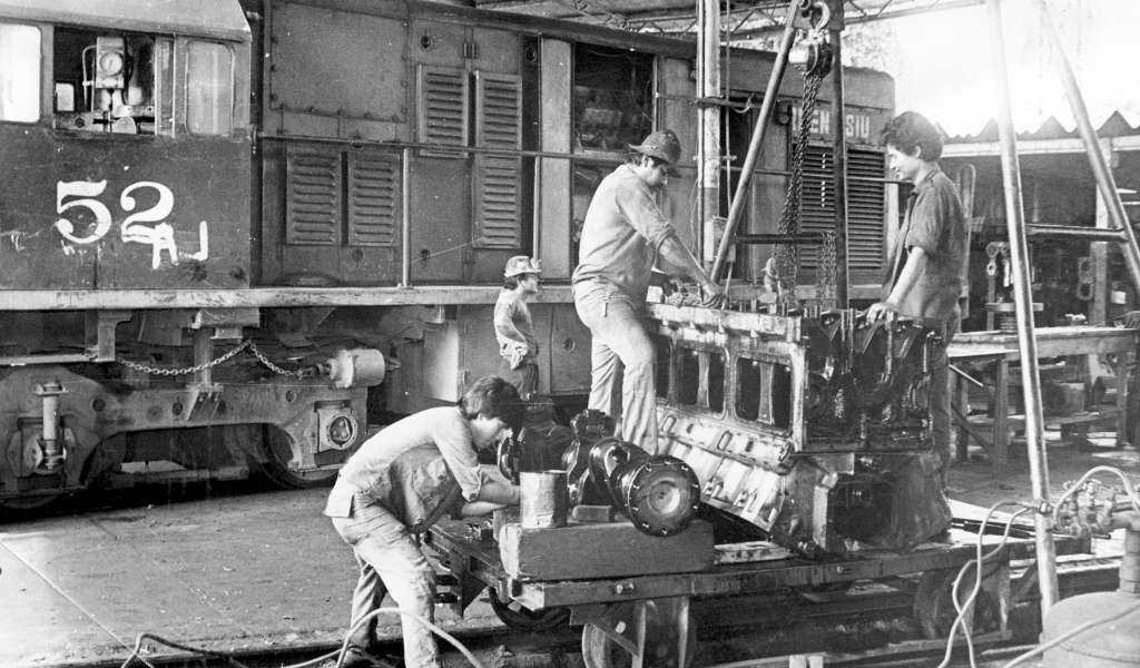 working on locomotive 52 Nicaragua railroad