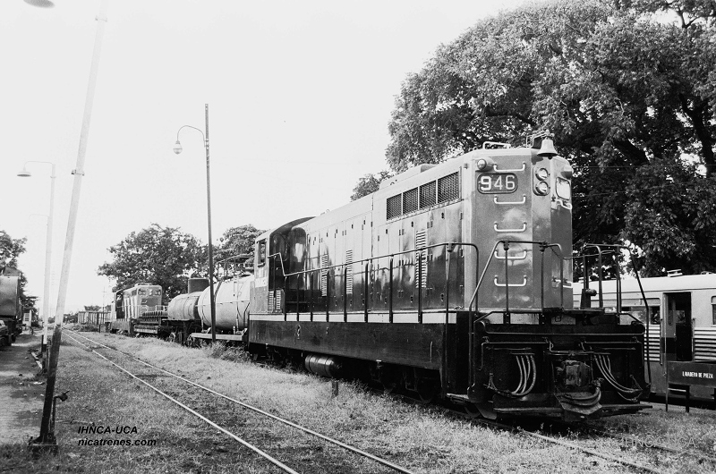 Locomotora No.907 en Managua Nicaragua-Escula de arte